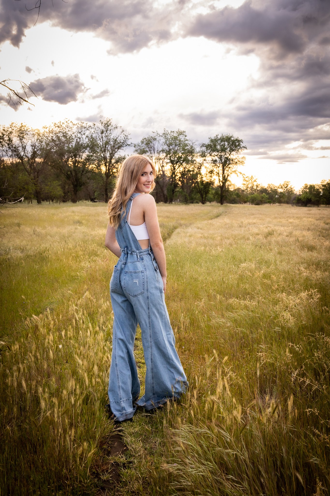 girl in overalls taking senior pictures in red bluff ca