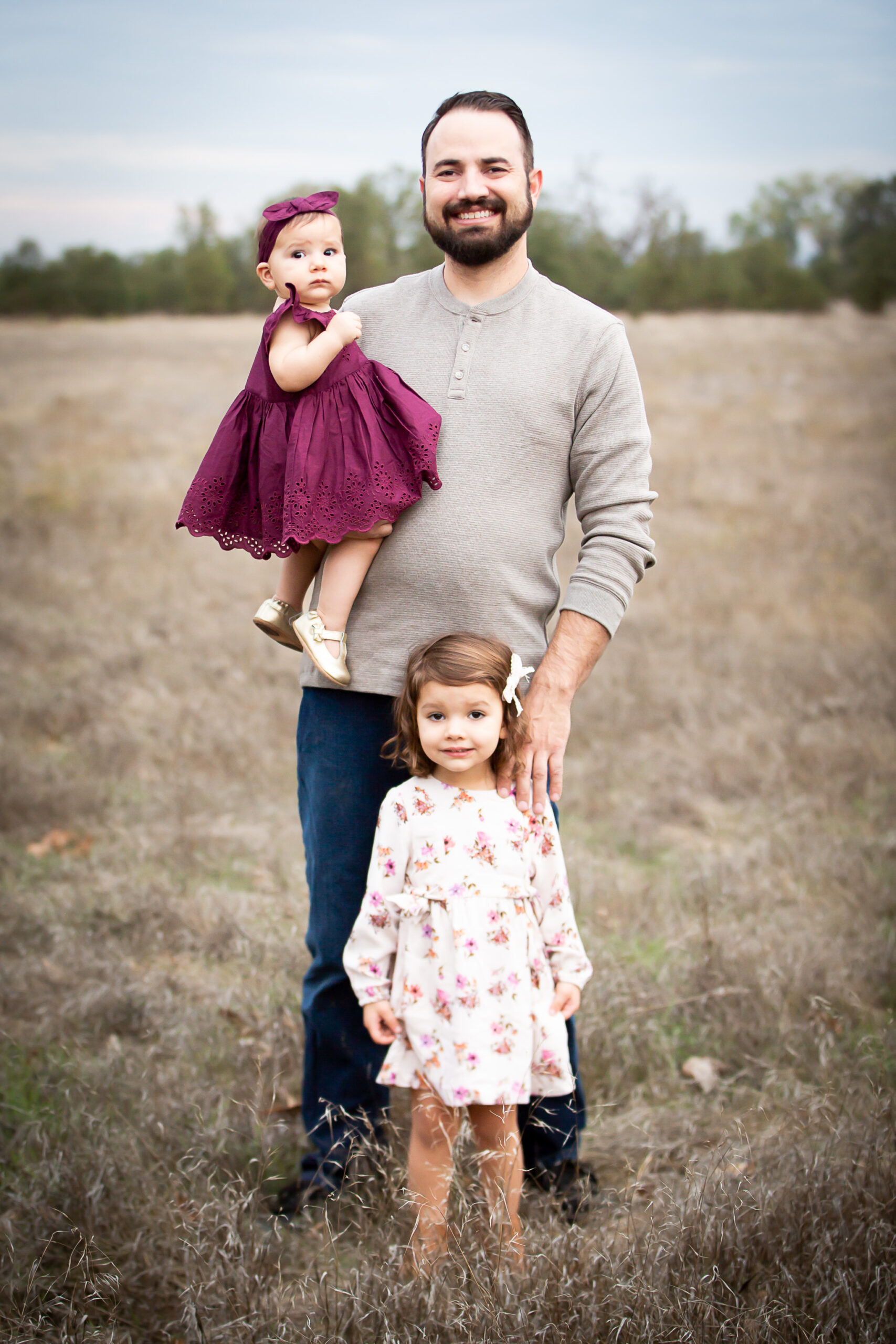 dad with two daughters