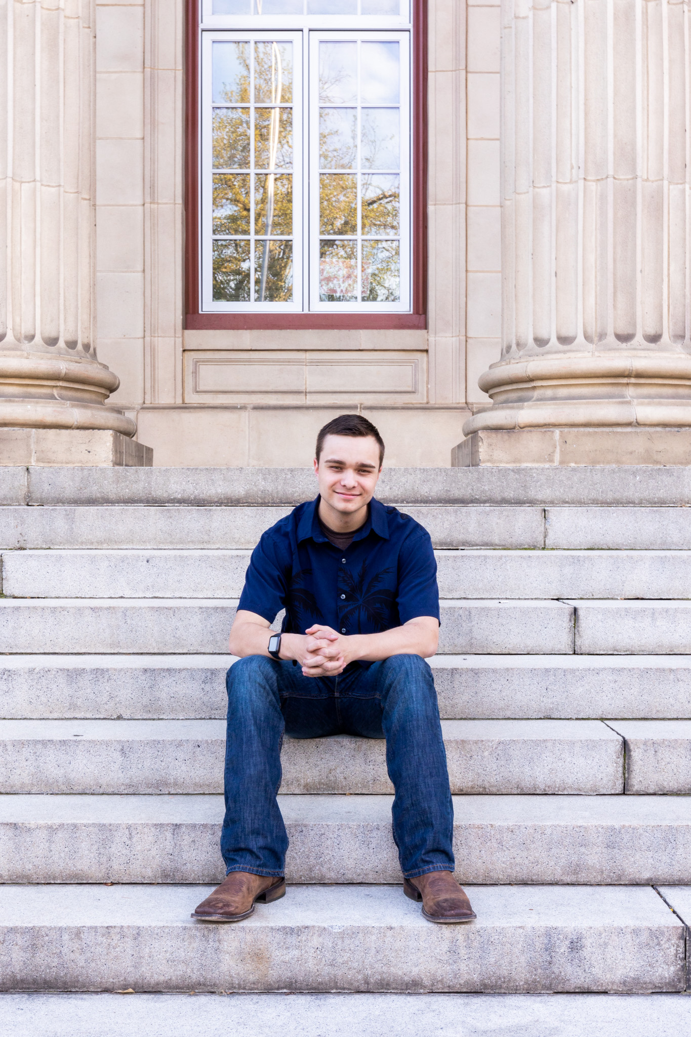 senior photos at the red bluff courthouse steps