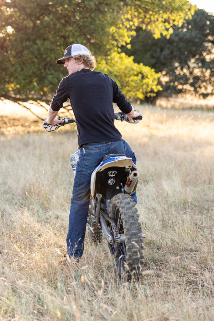 dirt bike in senior photos 