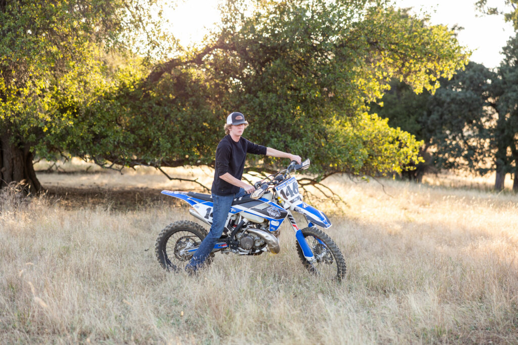 senior photos with dirt bike 